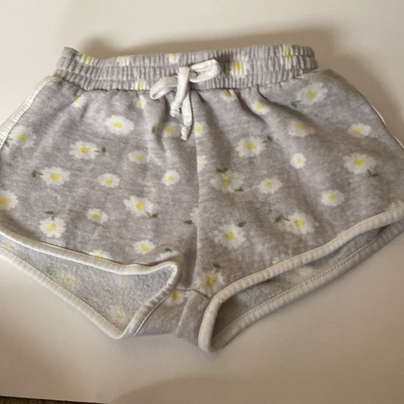Kids flower shorts🌼 - Picture 5 of 5